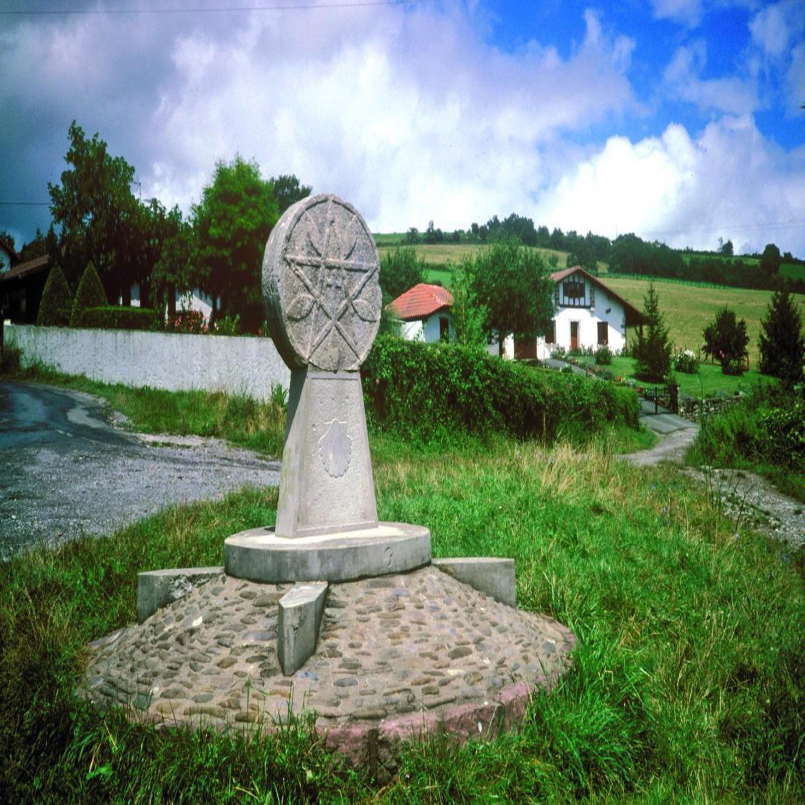 Meeting point of three French routes at Hiriburia