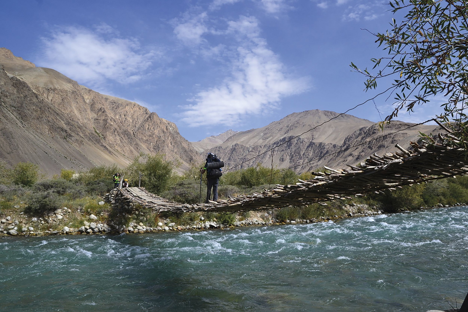 Exciting bridge across the Gunt River, Bachor