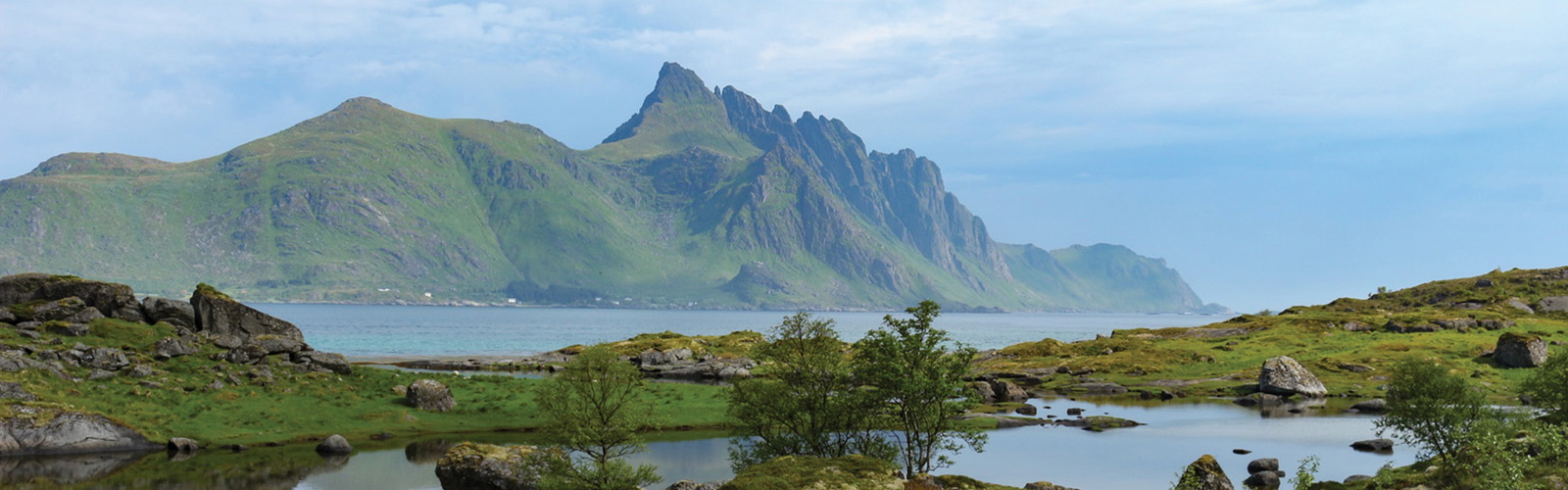 Skottinden's jagged profile as seen from Andopen