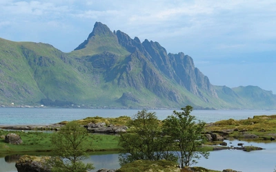 Skottinden's jagged profile as seen from Andopen