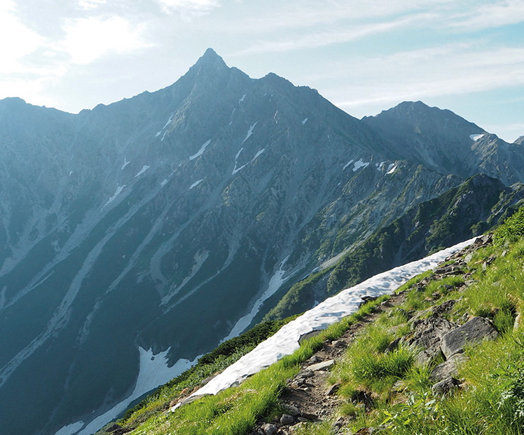 Mt Yari-ga-take looms ahead along the Nishikama ridge305 1