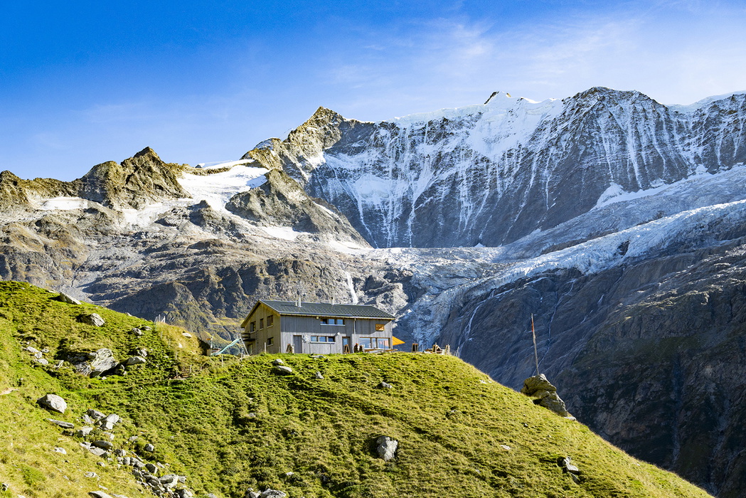 Berghaus Bäregg sits on a promontory under the wall of the Fiescherwand