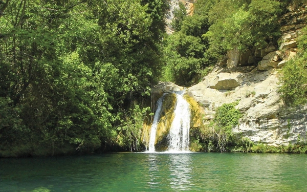 Gorg Blau is a popular swimming spot along the route Walk 4