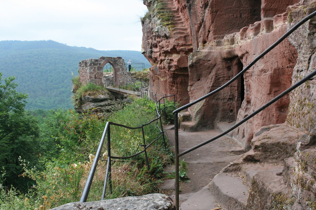 Froensbourg Castle, carved into the sandstone