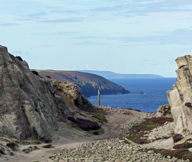 South West Coast Path: Falmouth to Exmouth : National Trail Guide by Brian Le Messurier (2018 South West Coast Path: Falmouth to Exmouth : National Trail Guide by Brian Le Messurier (2018