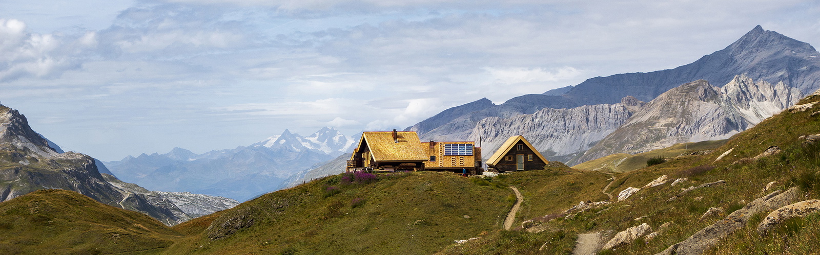 Refuge du Fond des Fours in the Vanoise has spectacular views