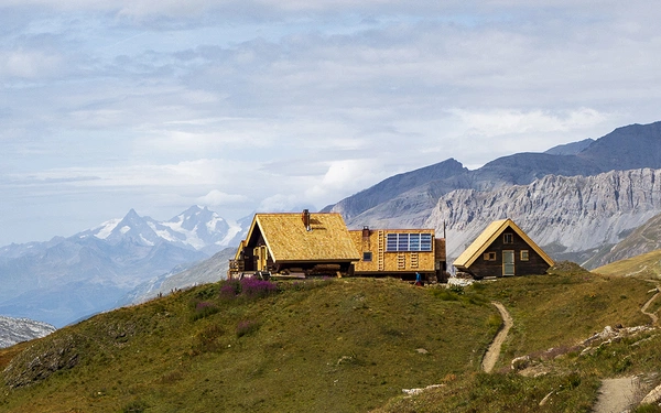 Refuge du Fond des Fours in the Vanoise has spectacular views