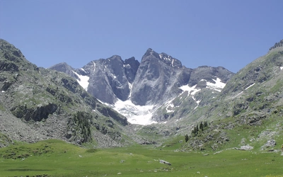 The north face of Vignemale from Ouletes de Gaube Stages 18 and 19